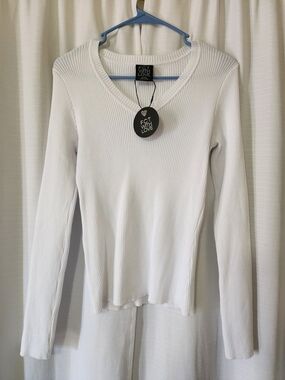 Ribbed V-Neck Long Sleeve Top in White